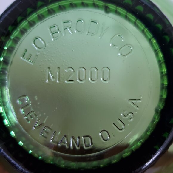 Vintage E.O. Brody Co. Green Glass Pedestal Bowl (1958–1970s) - Picture 4 of 5